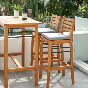 Outdoor Chairs/ Chaise Loungers