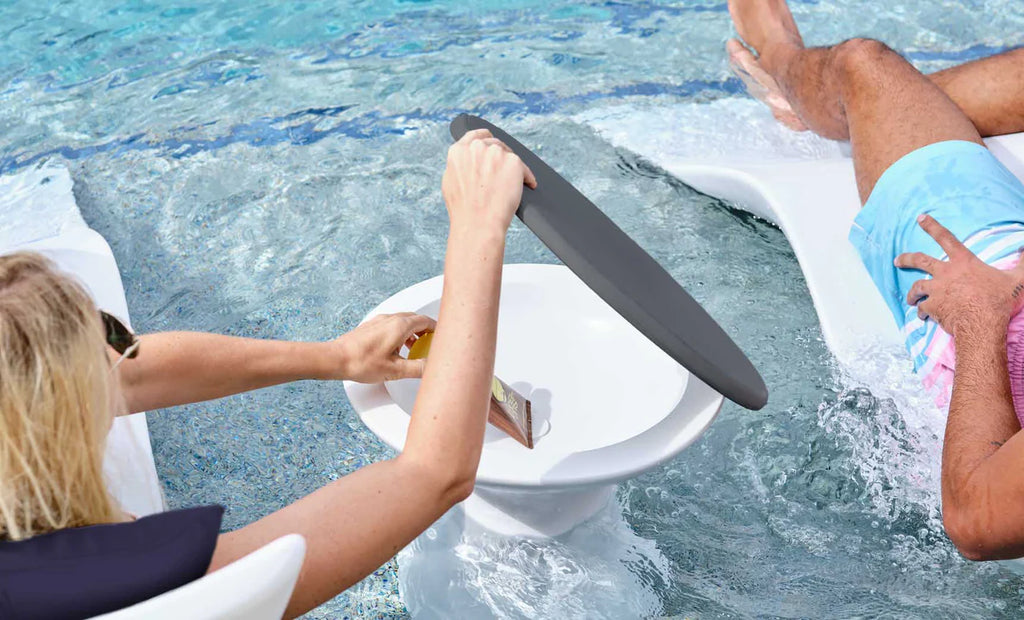 Autograph Chaise and Side table In-pool Set